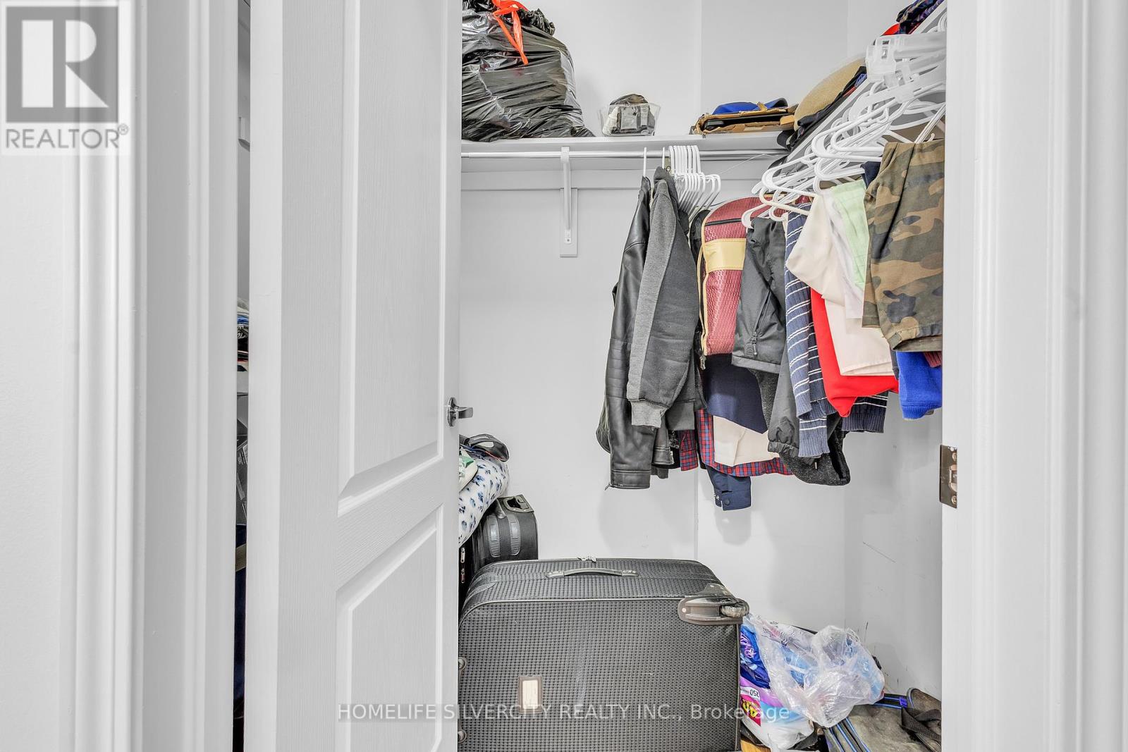 Photo 31 of 28 Silverthorne Drive, Cambridge ON
