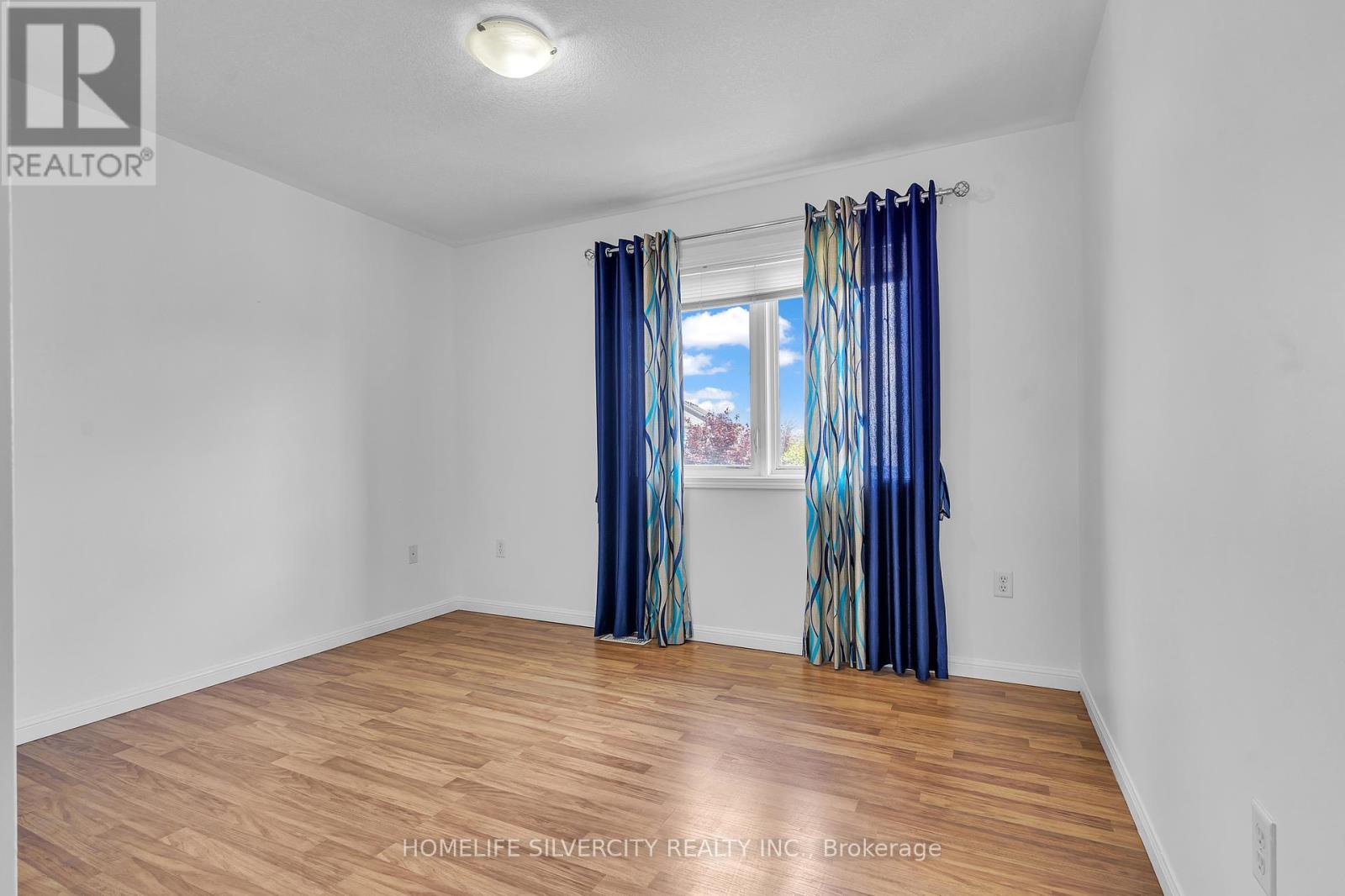 Photo 33 of 28 Silverthorne Drive, Cambridge ON