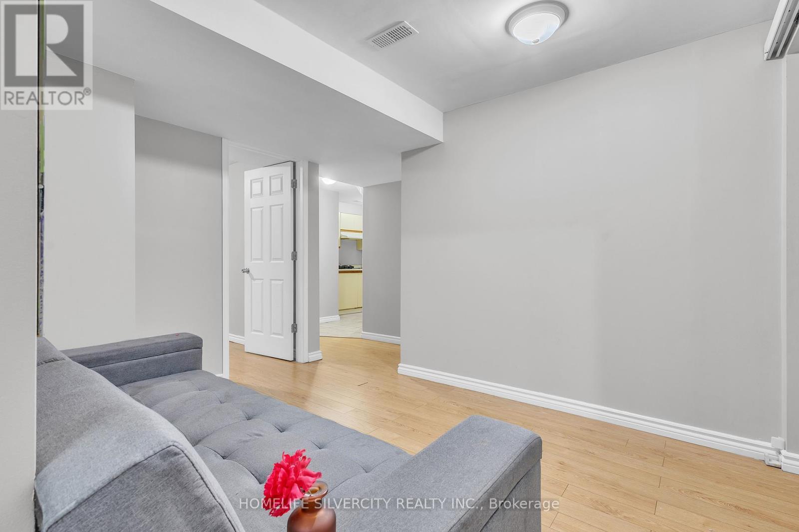 Photo 36 of 28 Silverthorne Drive, Cambridge ON