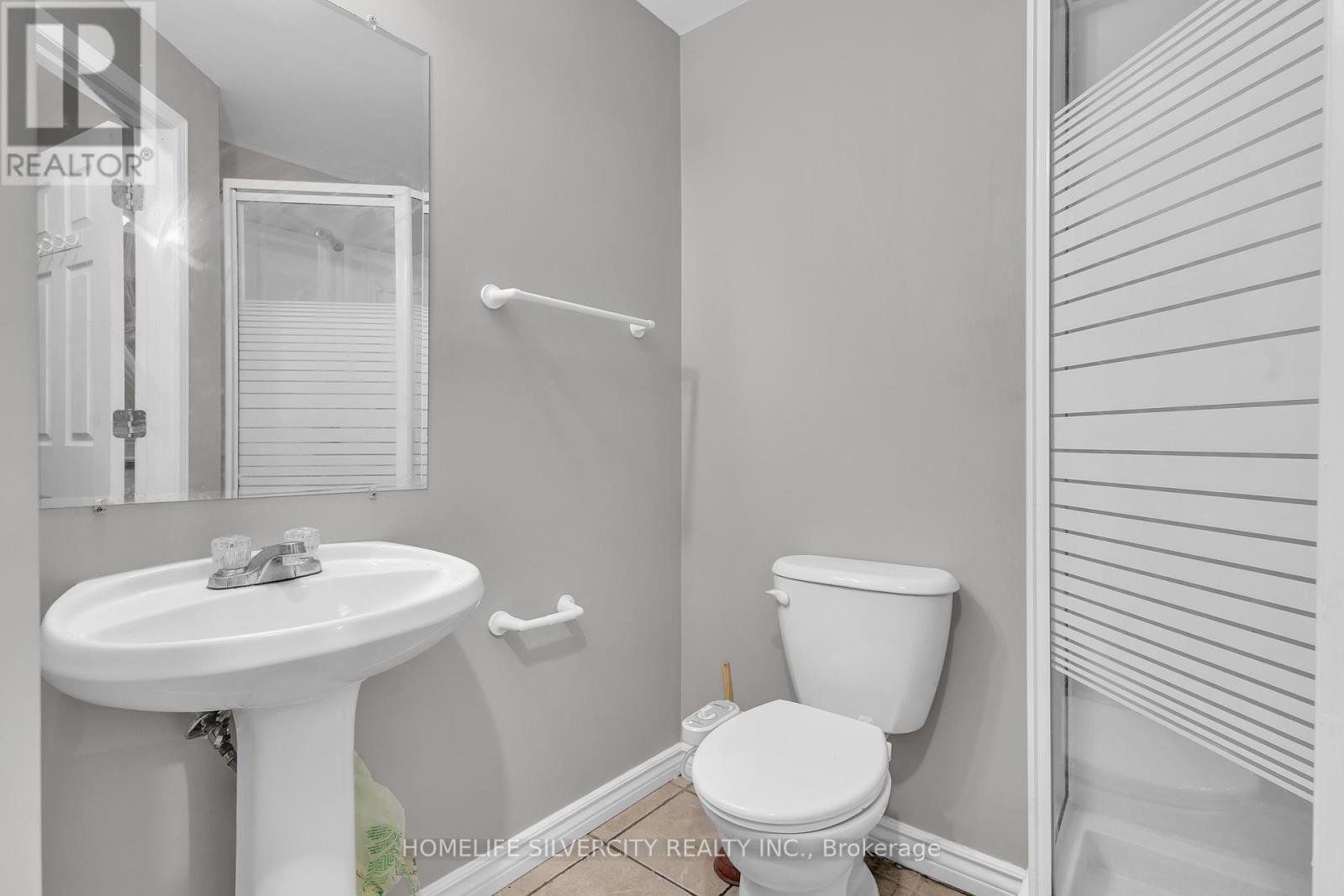 Photo 37 of 28 Silverthorne Drive, Cambridge ON