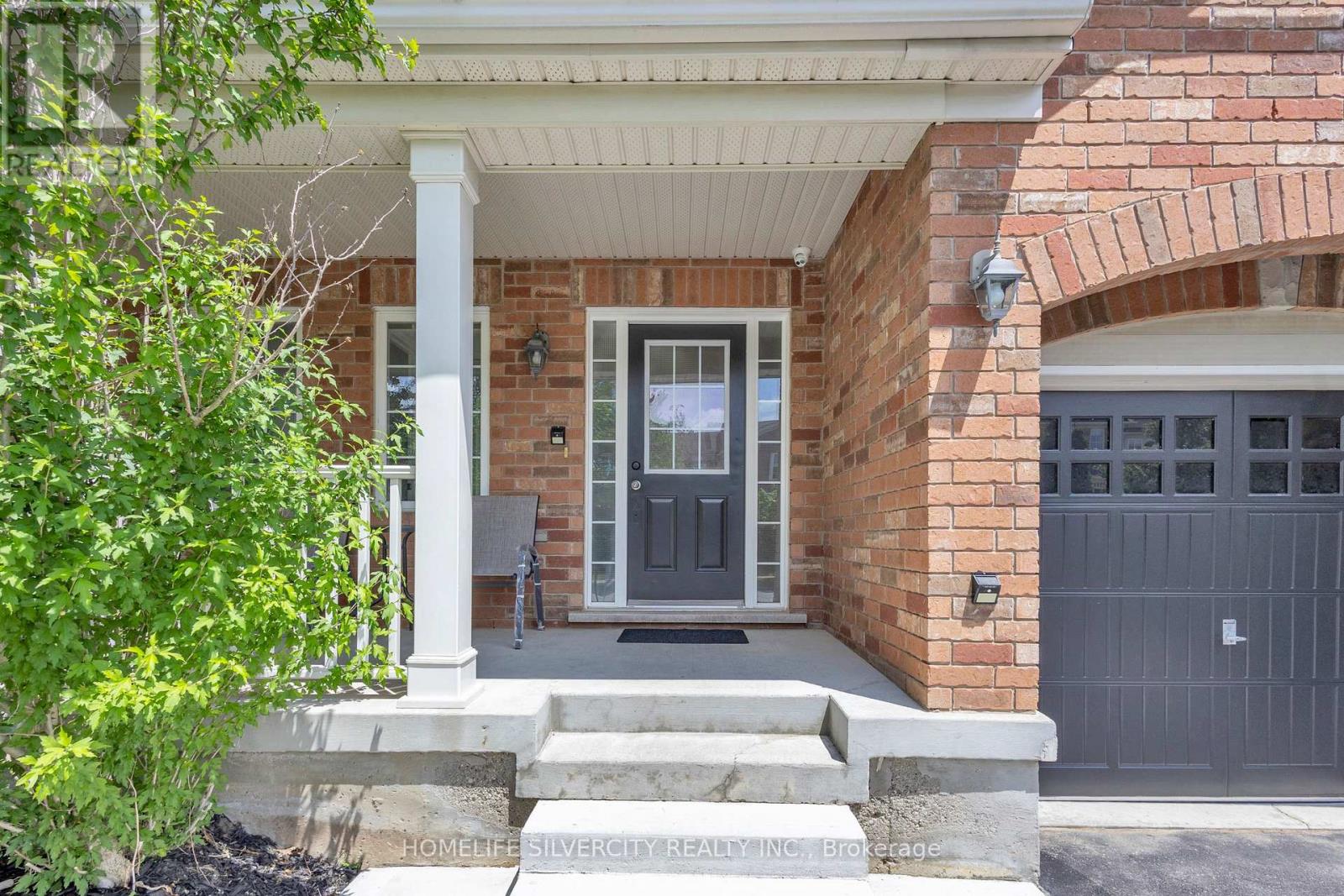 Photo 4 of 28 Silverthorne Drive, Cambridge ON