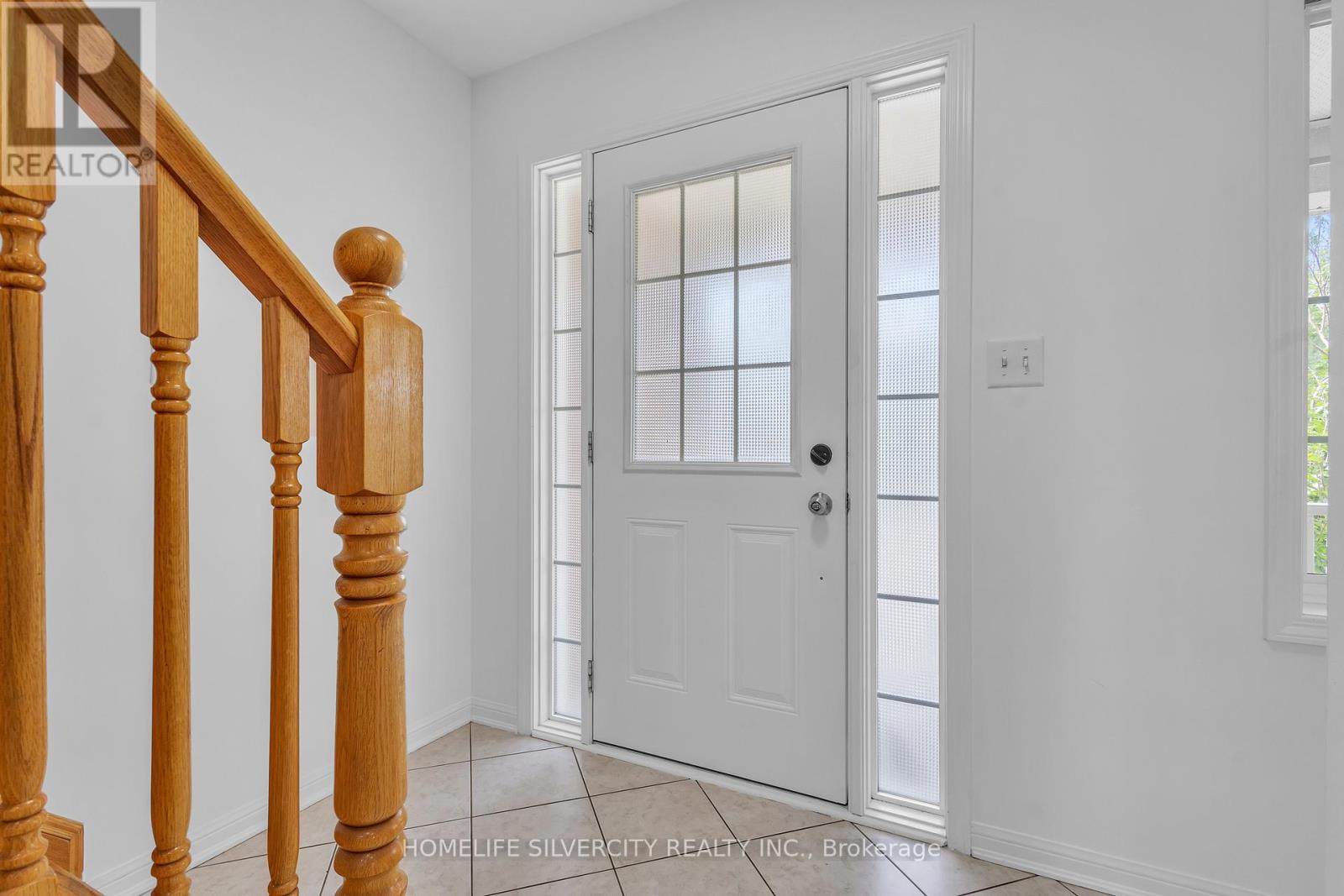 Photo 6 of 28 Silverthorne Drive, Cambridge ON