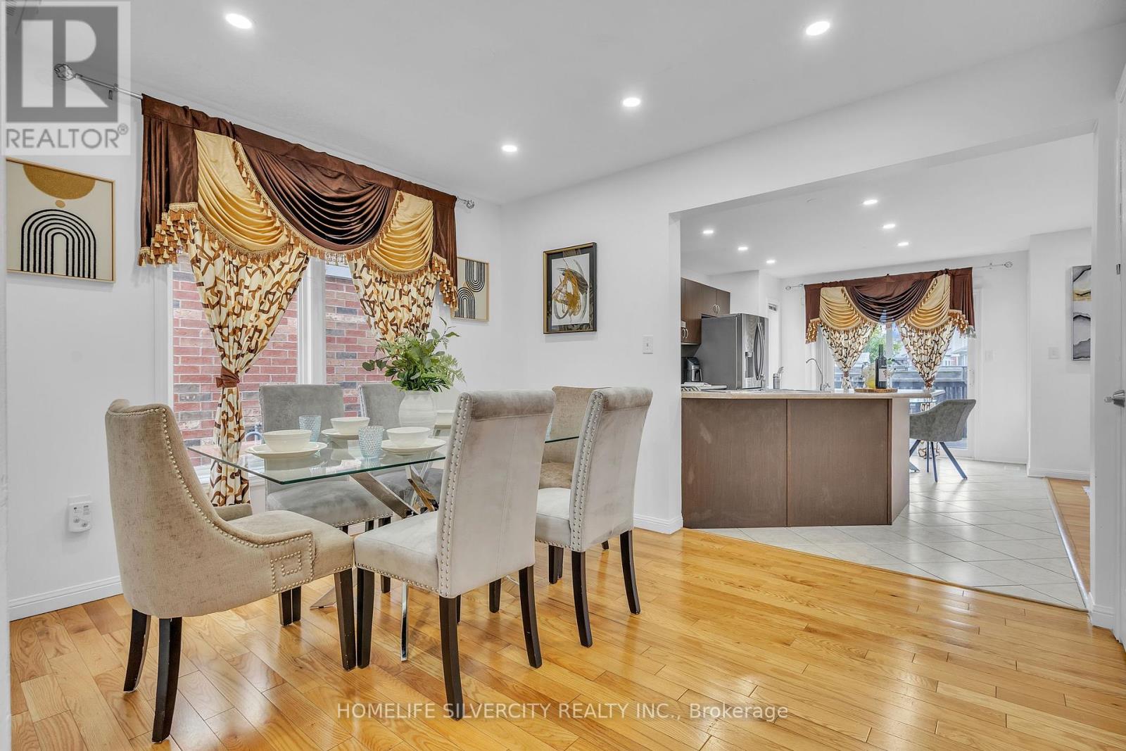 Photo 8 of 28 Silverthorne Drive, Cambridge ON