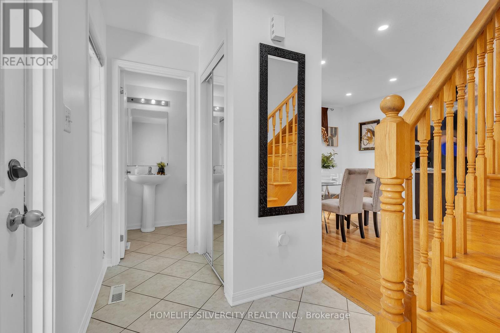 Photo 9 of 28 Silverthorne Drive, Cambridge ON