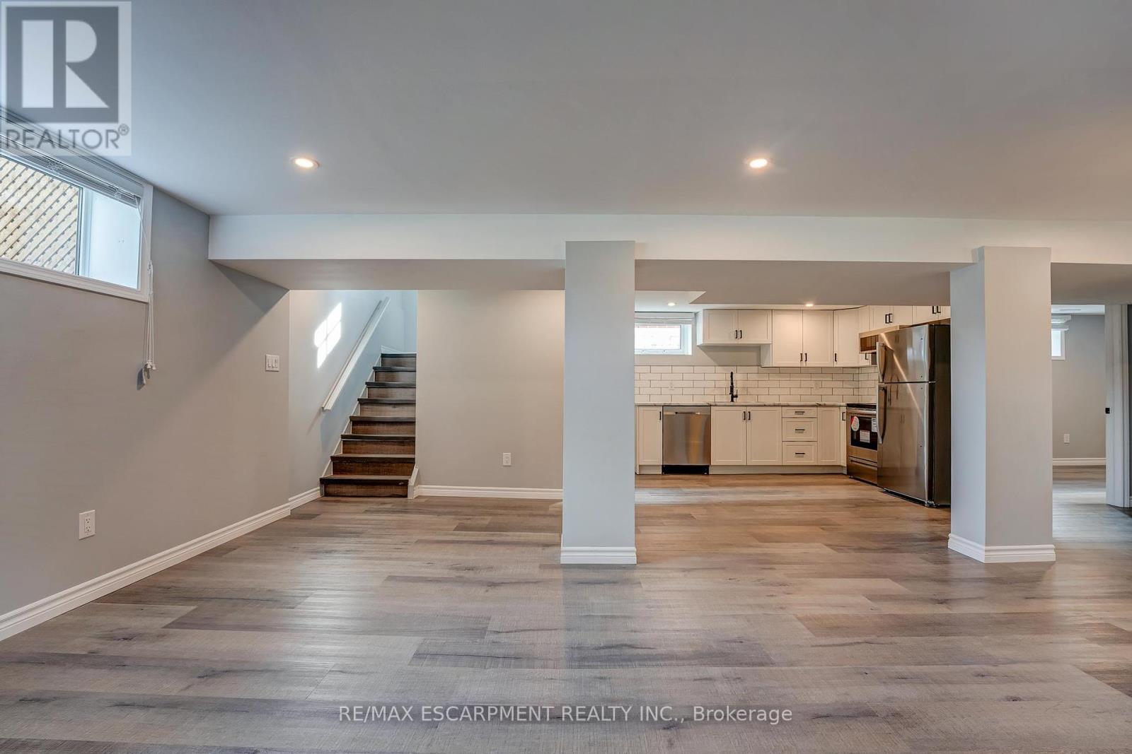 Photo 10 of 2 Lower 326 East 42nd Street, Hamilton ON