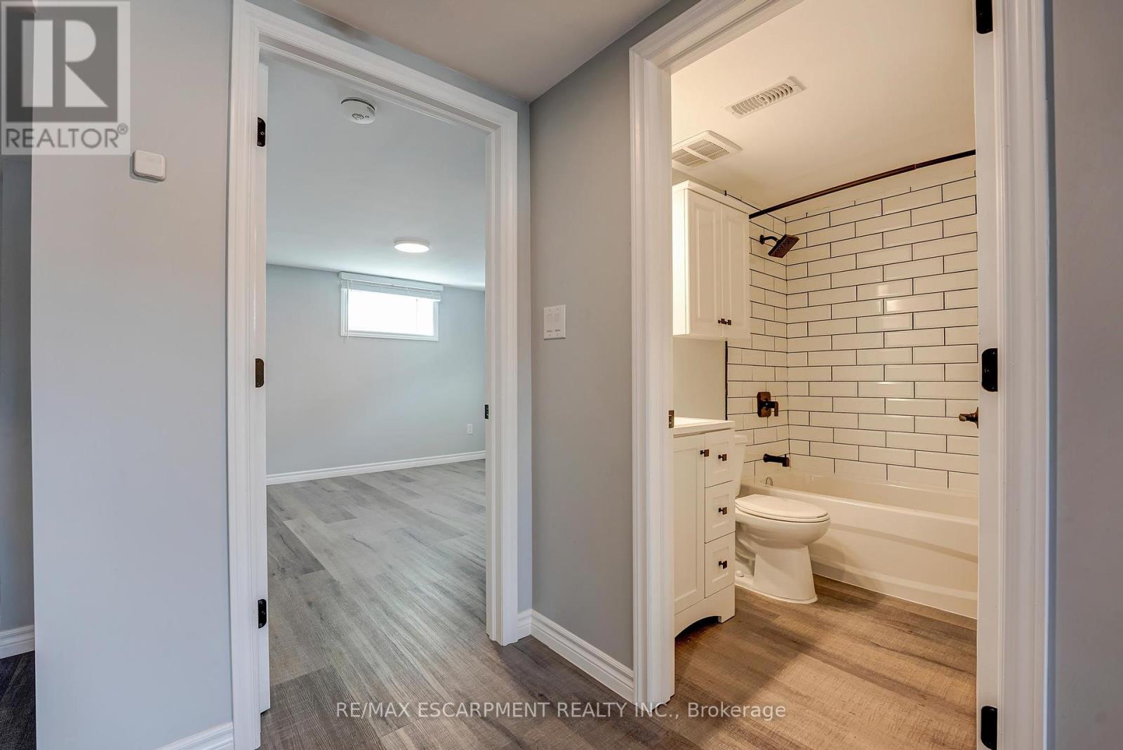 Photo 16 of 2 Lower 326 East 42nd Street, Hamilton ON
