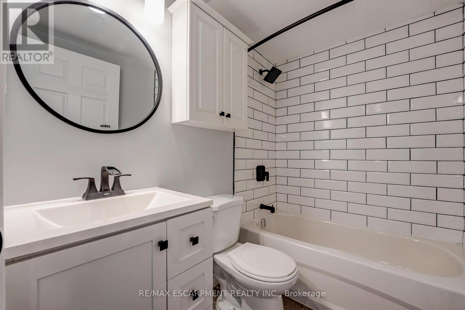 Photo 17 of 2 Lower 326 East 42nd Street, Hamilton ON