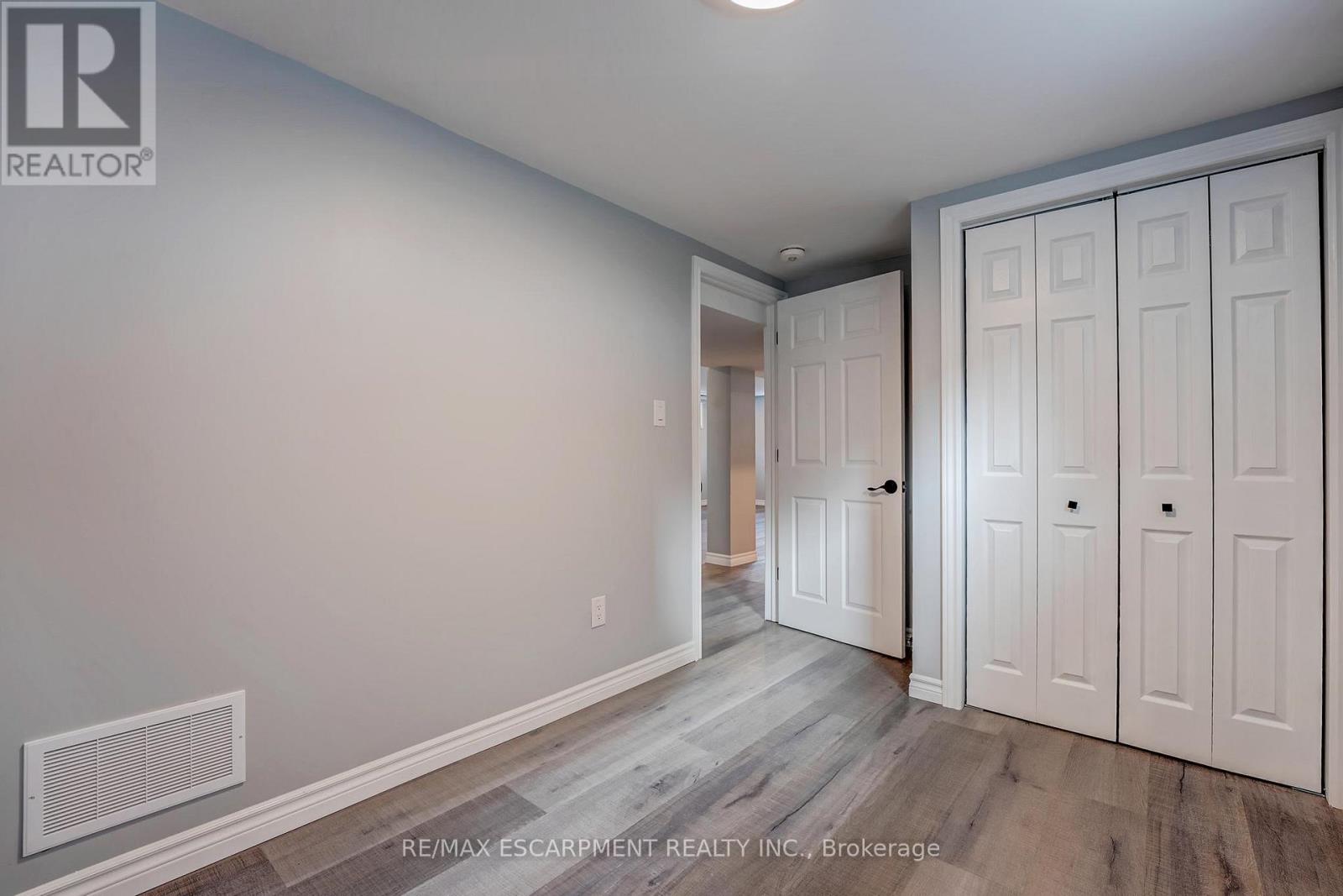 Photo 21 of 2 Lower 326 East 42nd Street, Hamilton ON