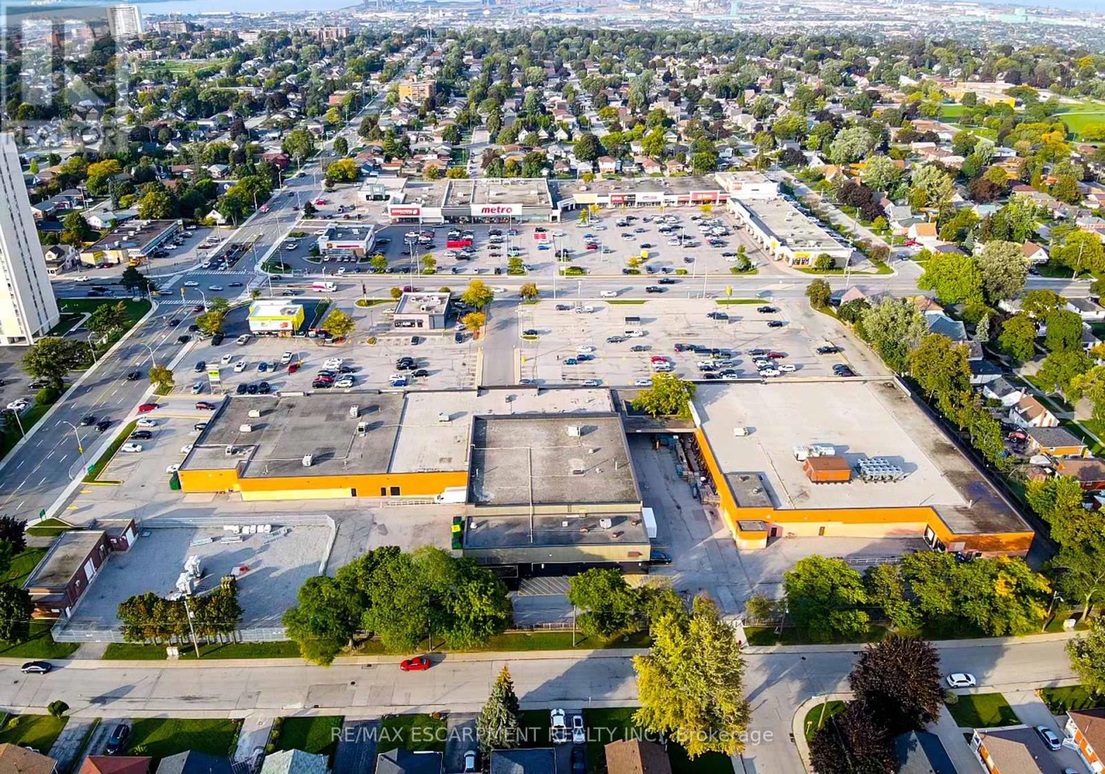 Photo 25 of 2 Lower 326 East 42nd Street, Hamilton ON