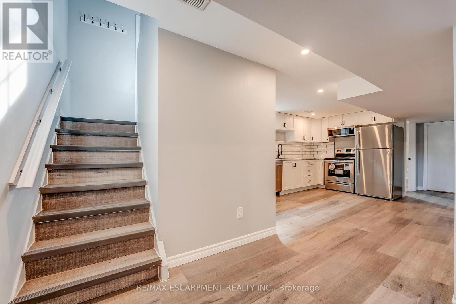 Photo 8 of 2 Lower 326 East 42nd Street, Hamilton ON