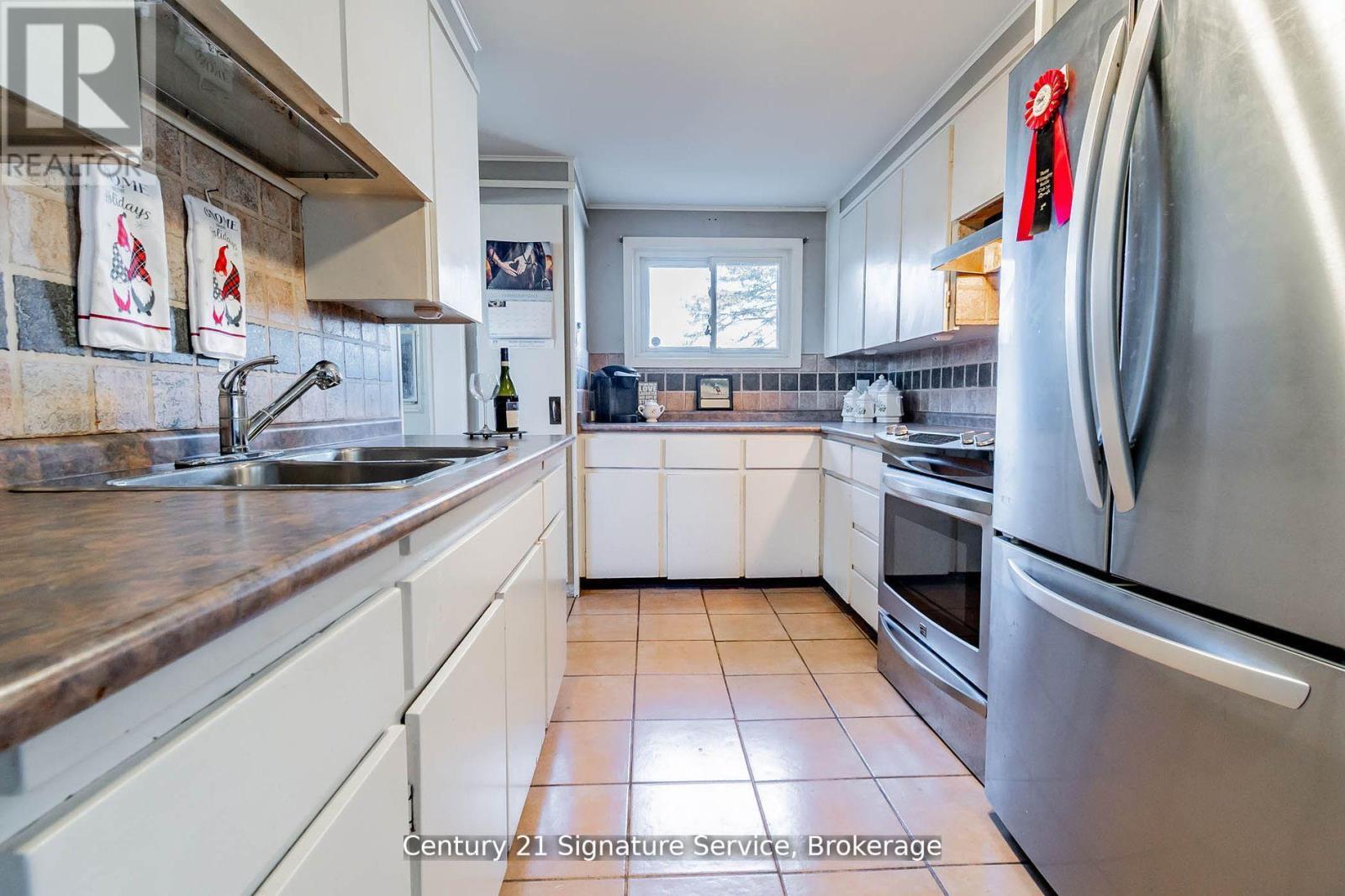 Photo 14 of 752 Empire Road, Port Colborne ON