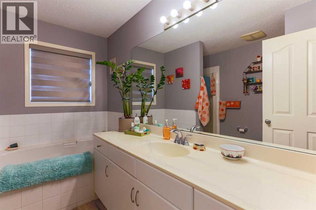 Photo 14 of 246 Cramond Court Se, Calgary AB