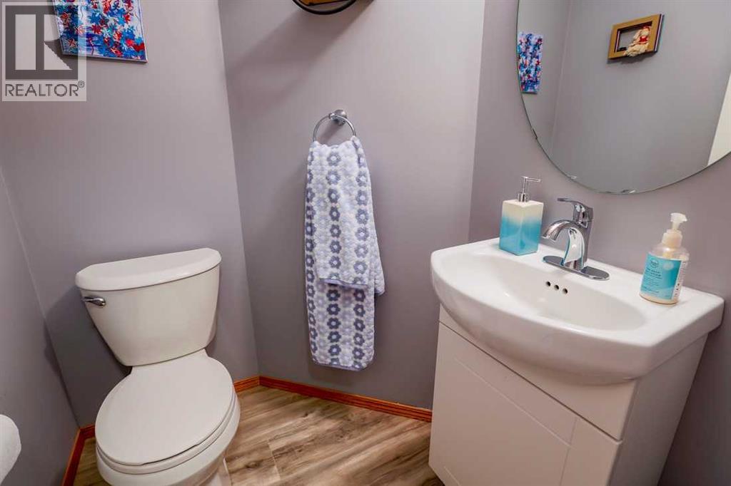 Photo 10 of 246 Cramond Court Se, Calgary AB