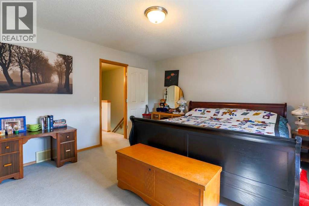 Photo 11 of 246 Cramond Court Se, Calgary AB