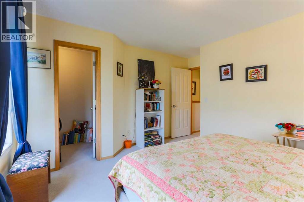 Photo 16 of 246 Cramond Court Se, Calgary AB