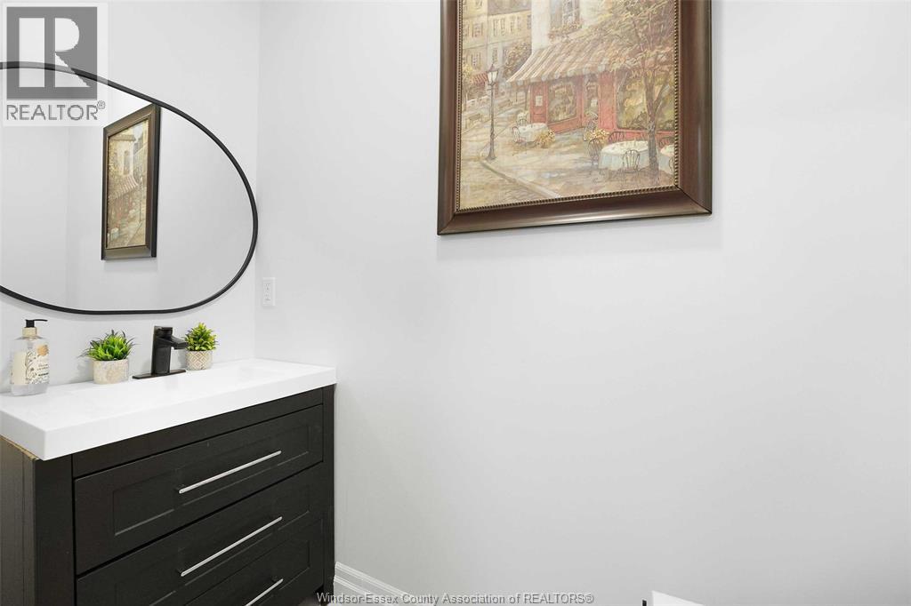 Photo 25 of 72 Scott Drive, Amherstburg ON