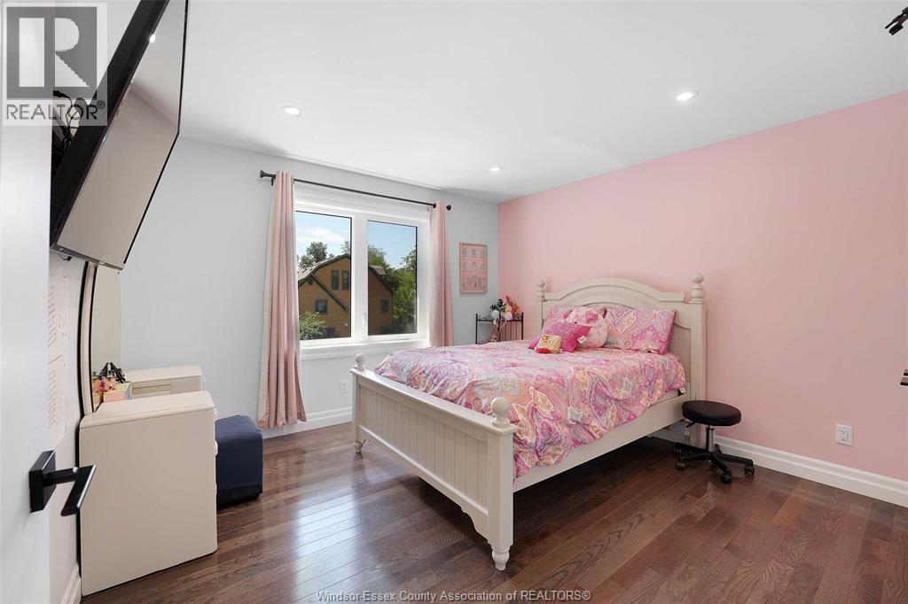Photo 40 of 72 Scott Drive, Amherstburg ON