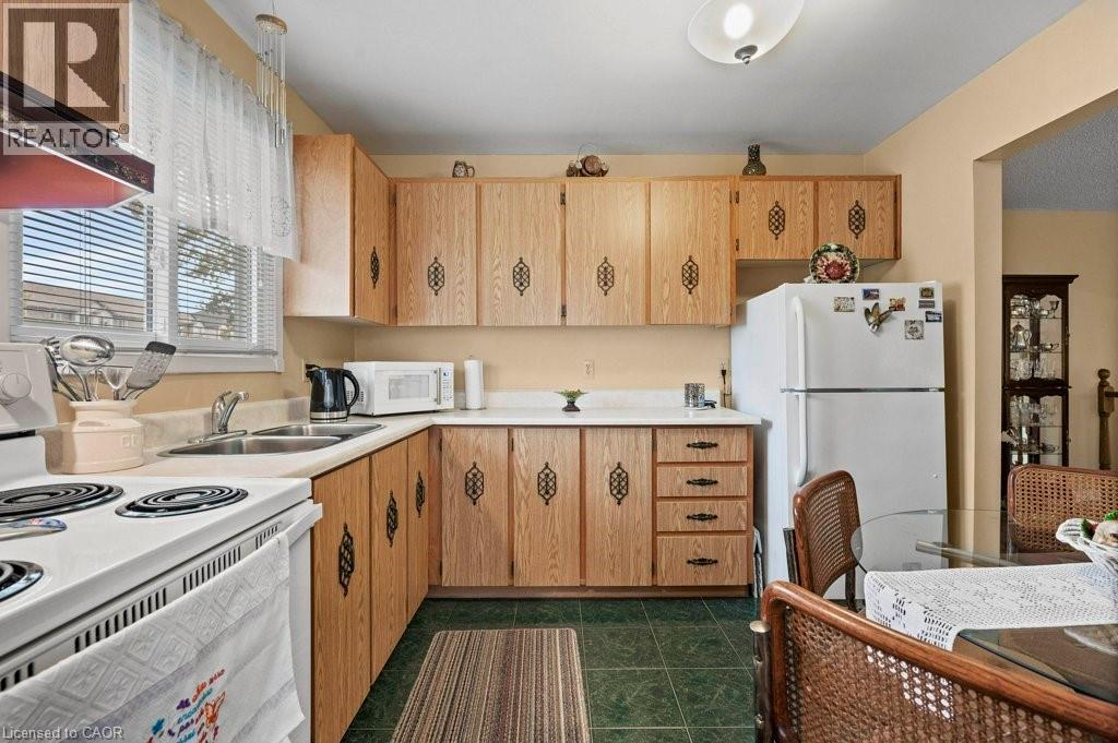 Photo 11 of 23 Sekura Place, Cambridge ON