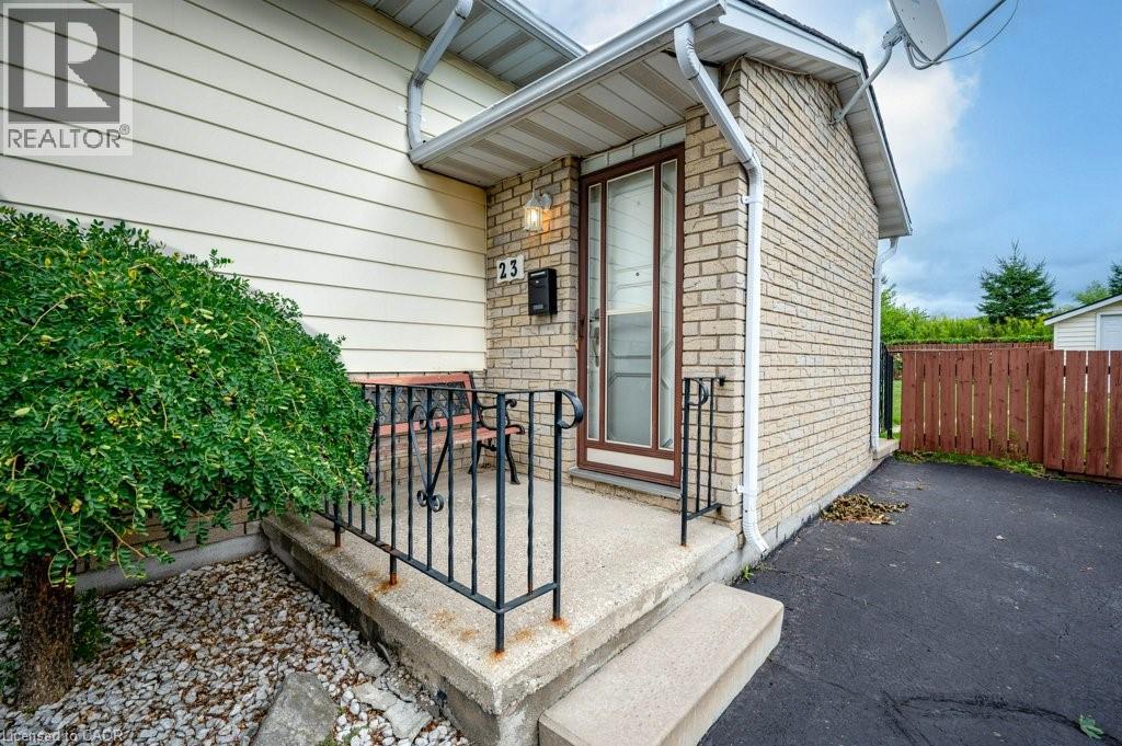 Photo 3 of 23 Sekura Place, Cambridge ON