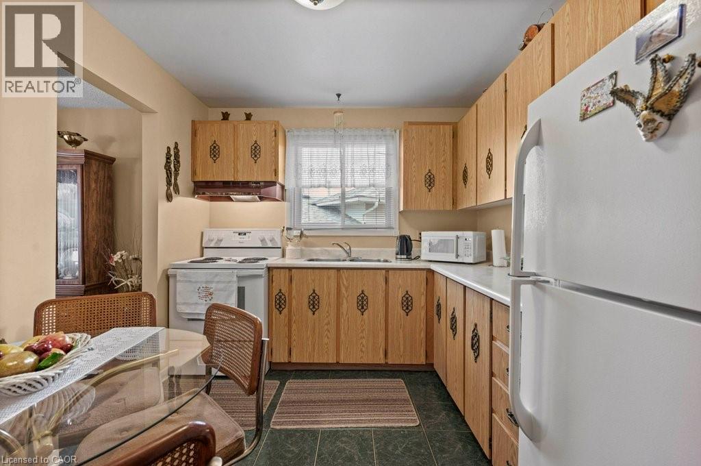 Photo 10 of 23 Sekura Place, Cambridge ON