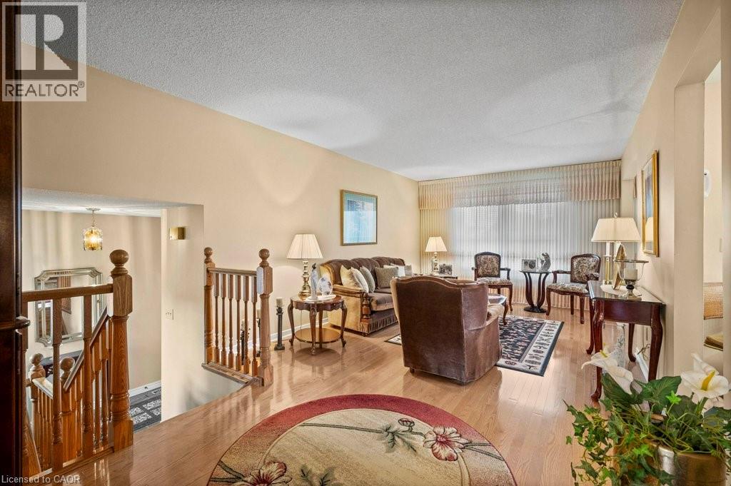 Photo 5 of 23 Sekura Place, Cambridge ON