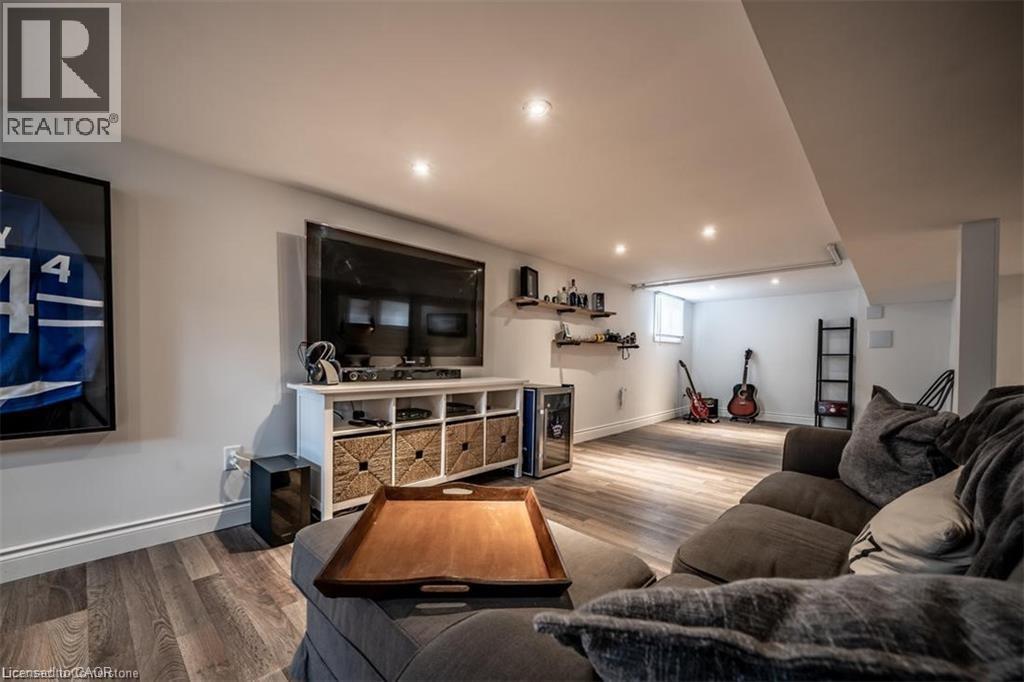Photo 11 of 154 Cameron Avenue N, Hamilton ON