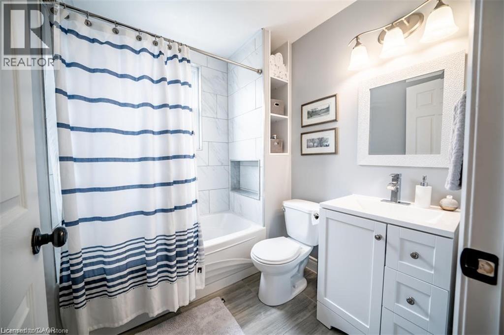 Photo 10 of 154 Cameron Avenue N, Hamilton ON