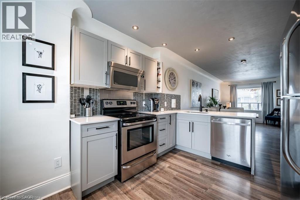 Photo 4 of 154 Cameron Avenue N, Hamilton ON