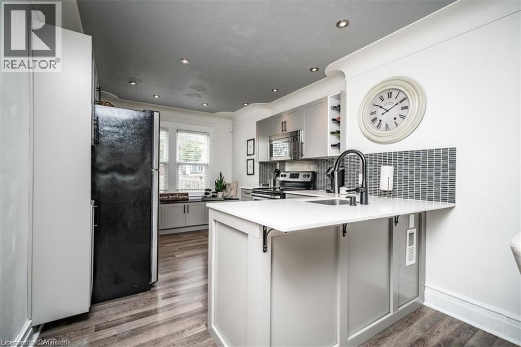Photo 5 of 154 Cameron Avenue N, Hamilton ON