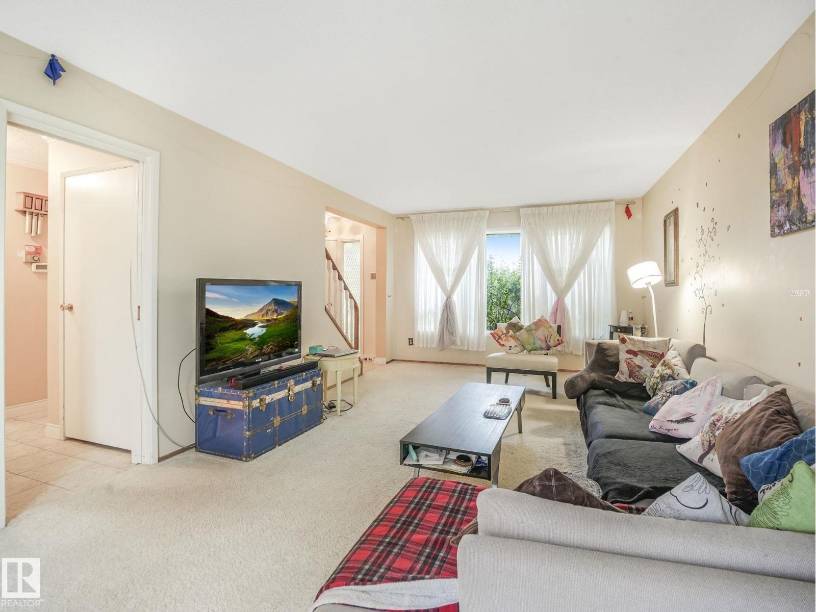 Photo 11 of 15119 86 St Nw, Edmonton AB