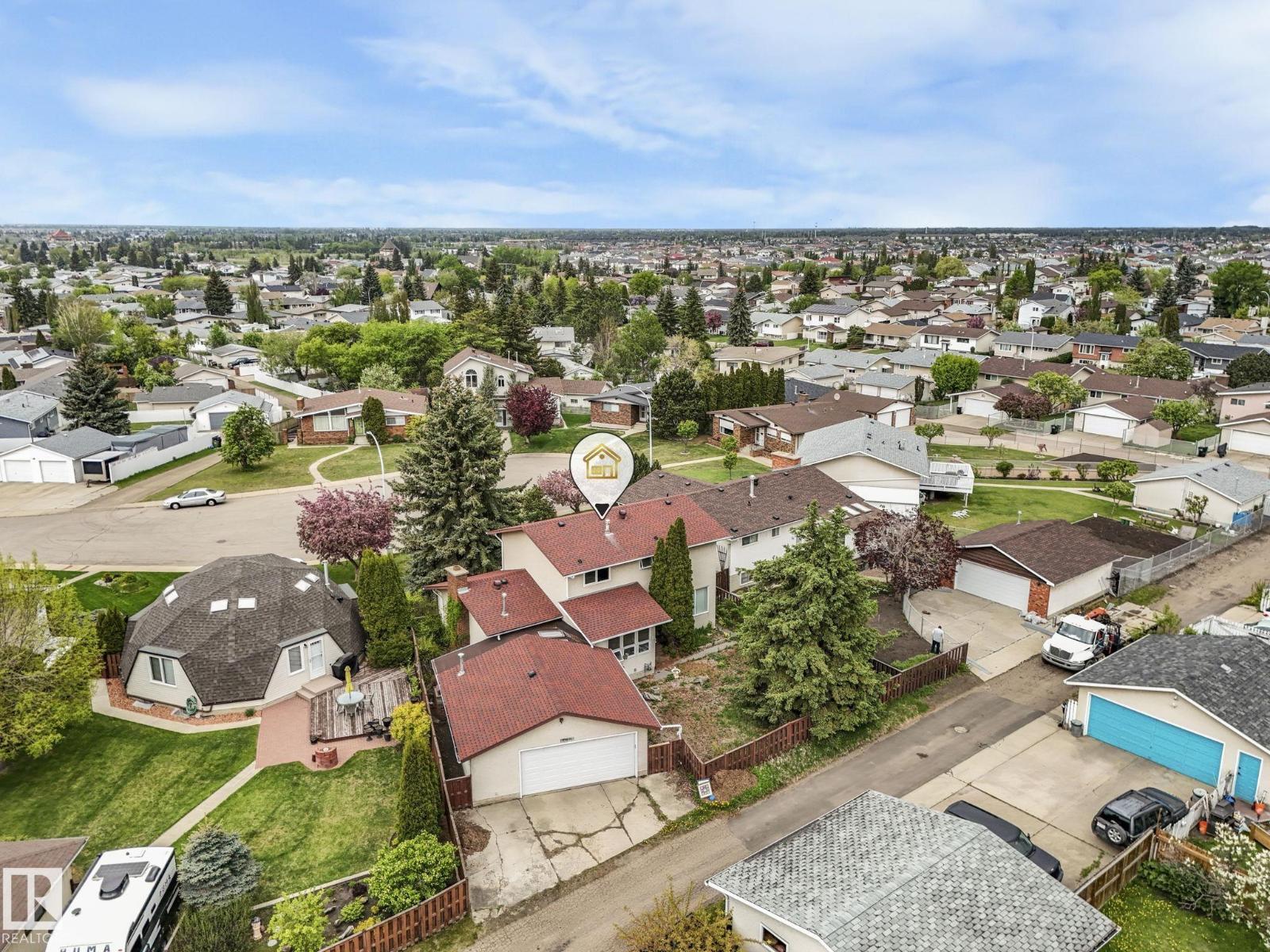 Photo 3 of 15119 86 St Nw, Edmonton AB