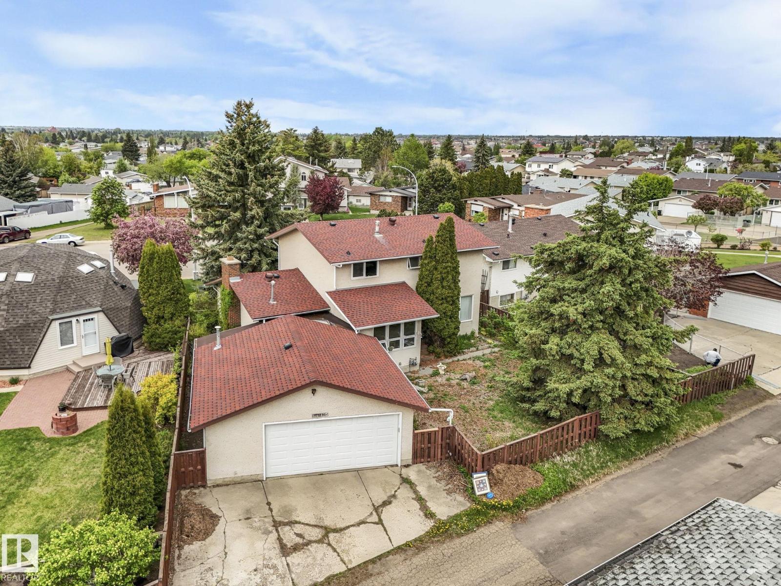 Photo 4 of 15119 86 St Nw, Edmonton AB