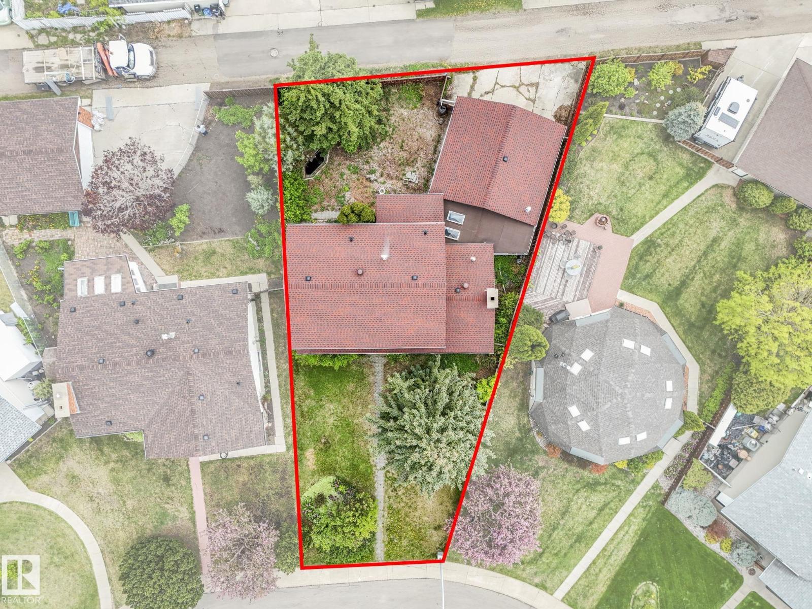 Photo 5 of 15119 86 St Nw, Edmonton AB