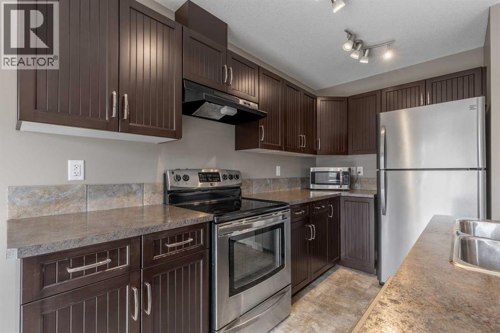 Photo 14 of 2 205 Silkstone Road W, Lethbridge AB