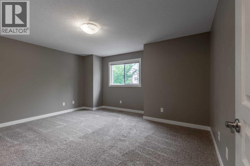Photo 17 of 2 205 Silkstone Road W, Lethbridge AB