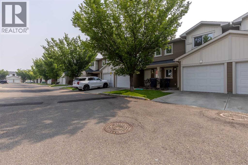 Photo 2 of 2 205 Silkstone Road W, Lethbridge AB