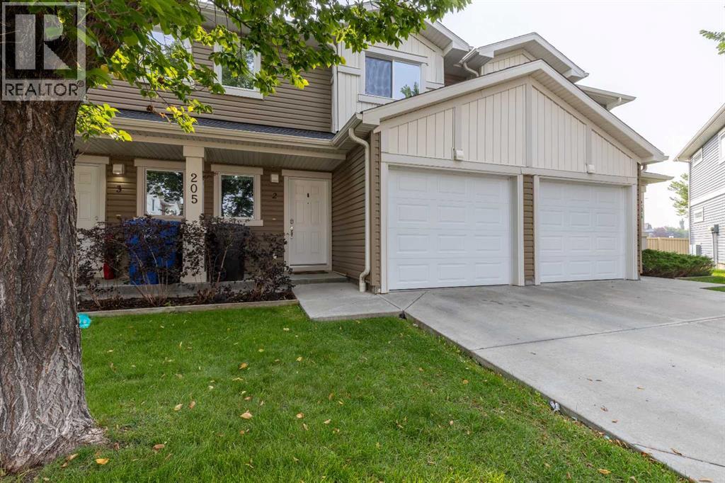 Photo 4 of 2 205 Silkstone Road W, Lethbridge AB