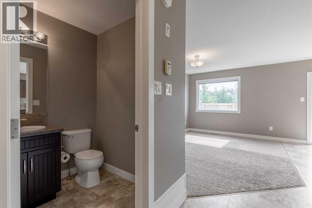 Photo 8 of 2 205 Silkstone Road W, Lethbridge AB