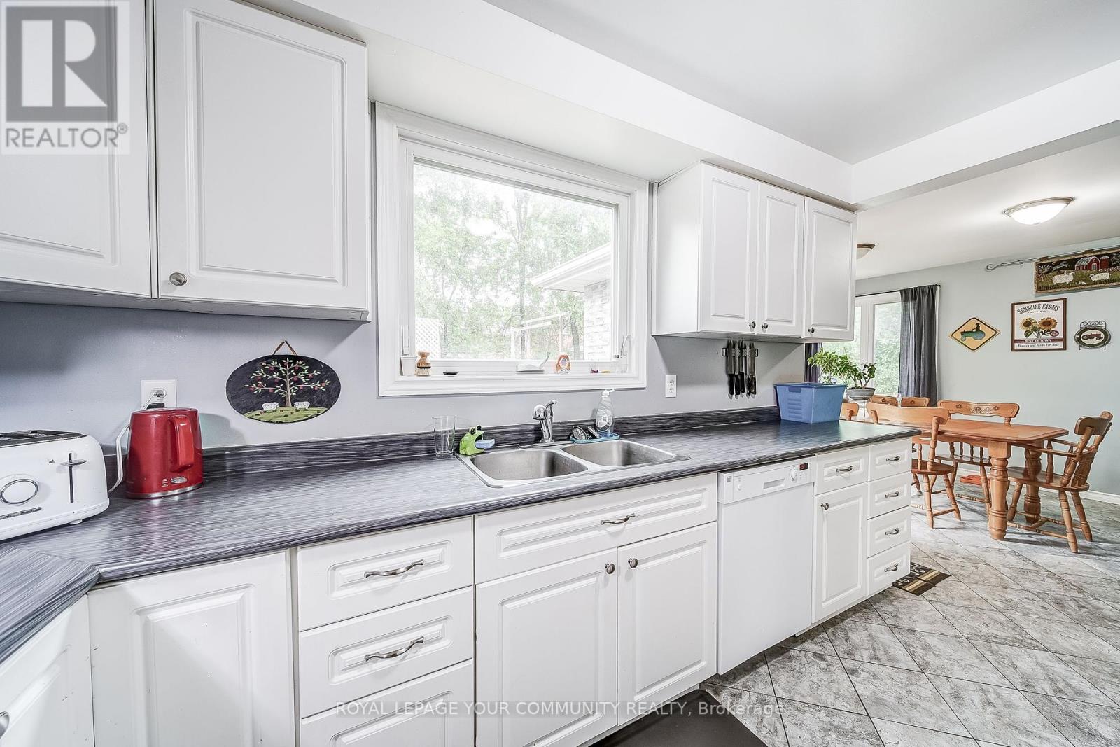 Photo 18 of 125 Biscayne Boulevard E, Georgina ON