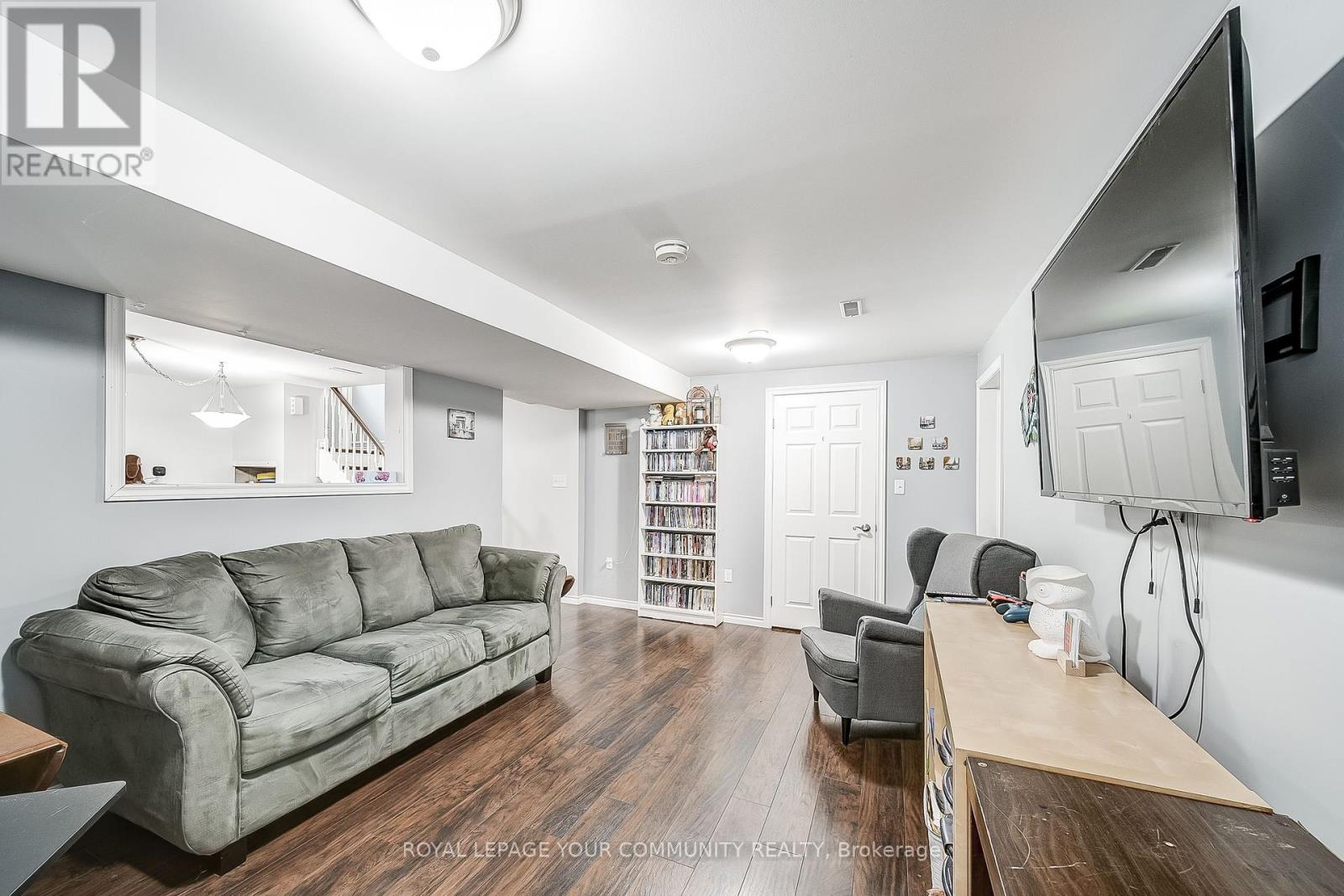 Photo 33 of 125 Biscayne Boulevard E, Georgina ON