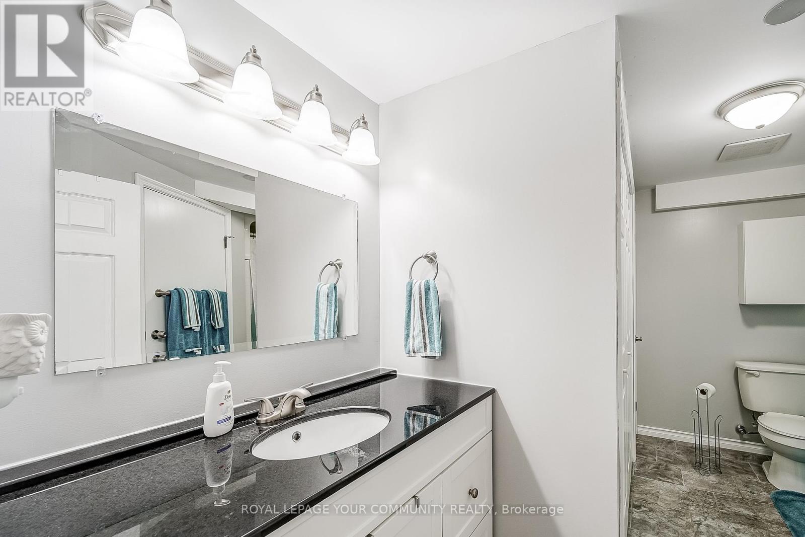 Photo 36 of 125 Biscayne Boulevard E, Georgina ON