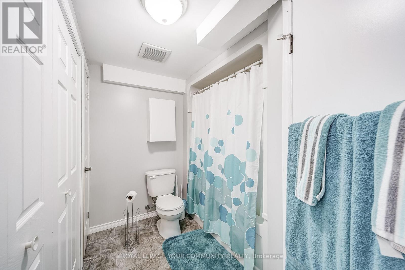 Photo 37 of 125 Biscayne Boulevard E, Georgina ON