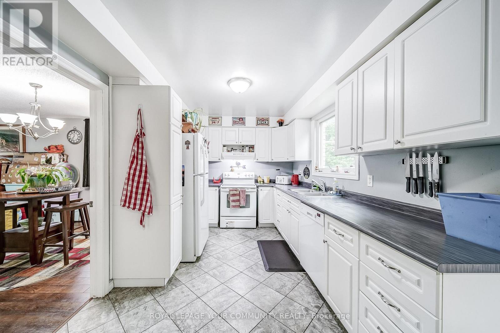 Photo 16 of 125 Biscayne Boulevard E, Georgina ON