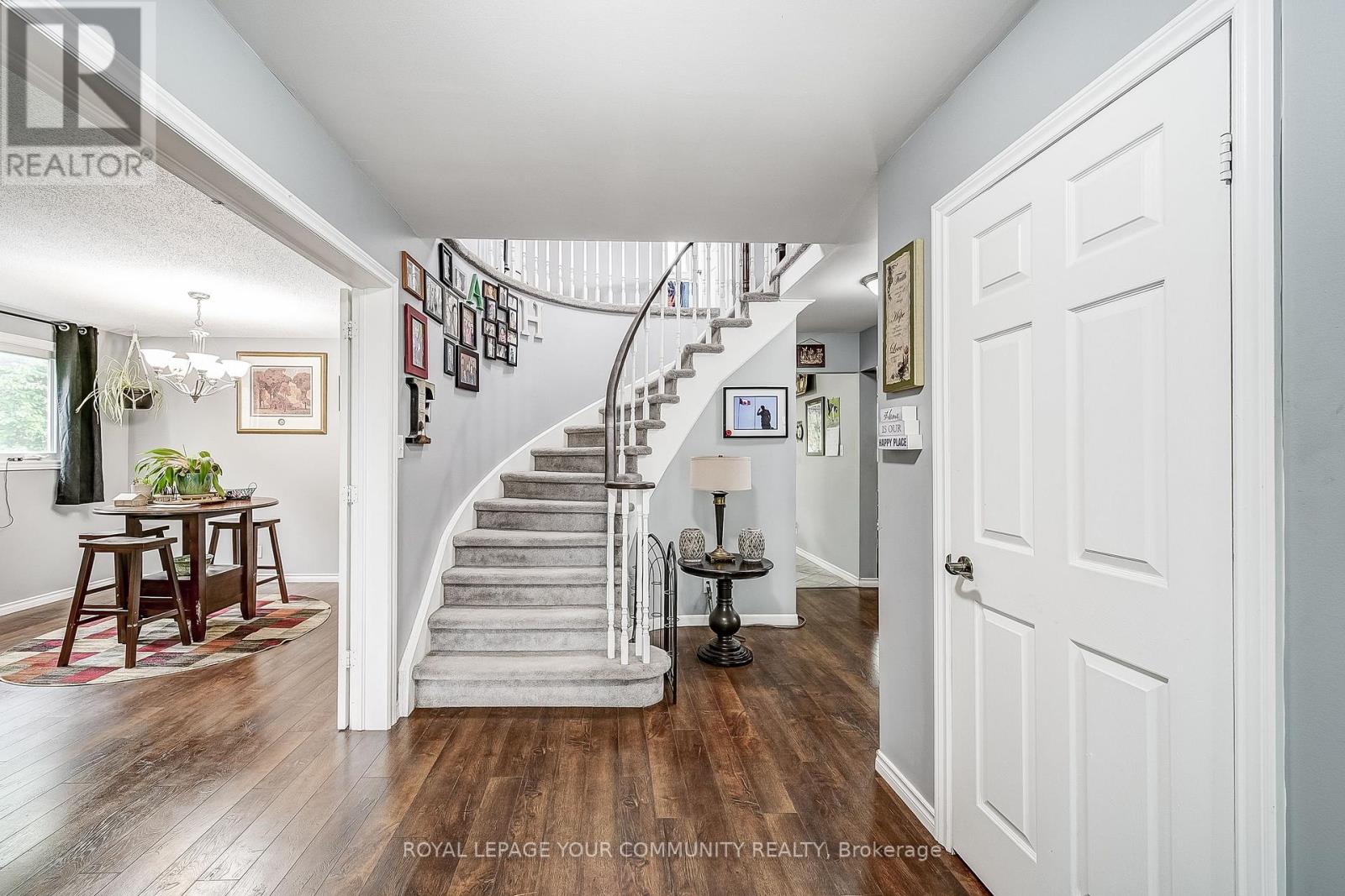 Photo 4 of 125 Biscayne Boulevard E, Georgina ON