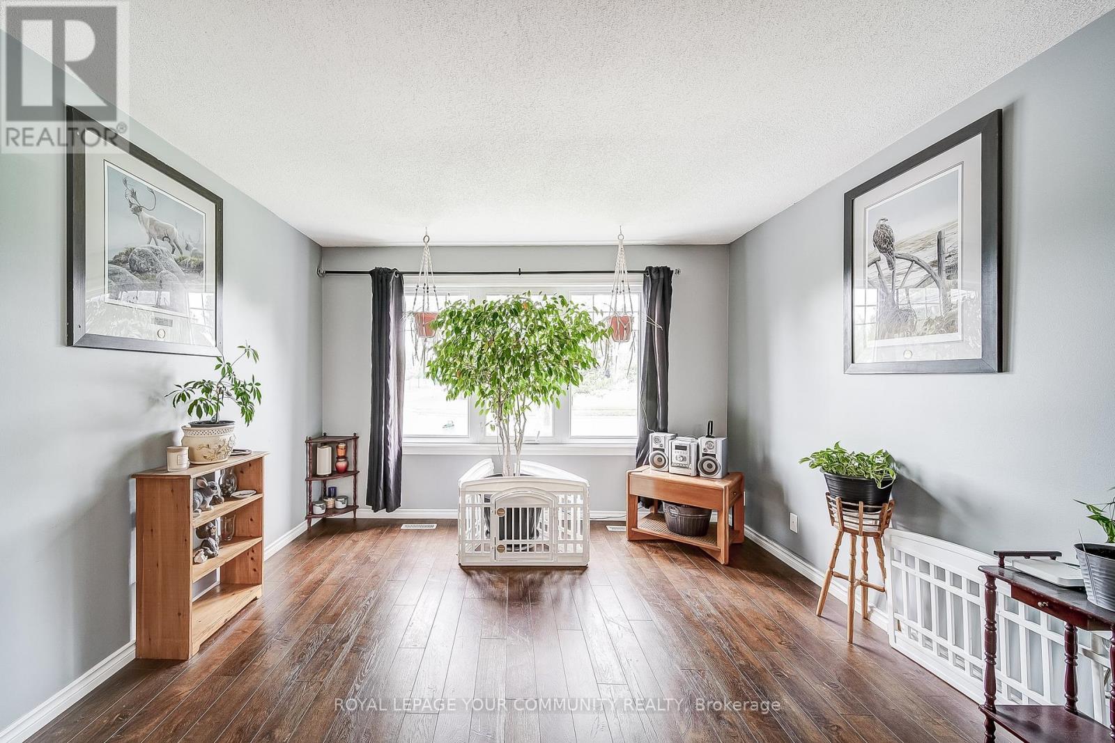 Photo 7 of 125 Biscayne Boulevard E, Georgina ON