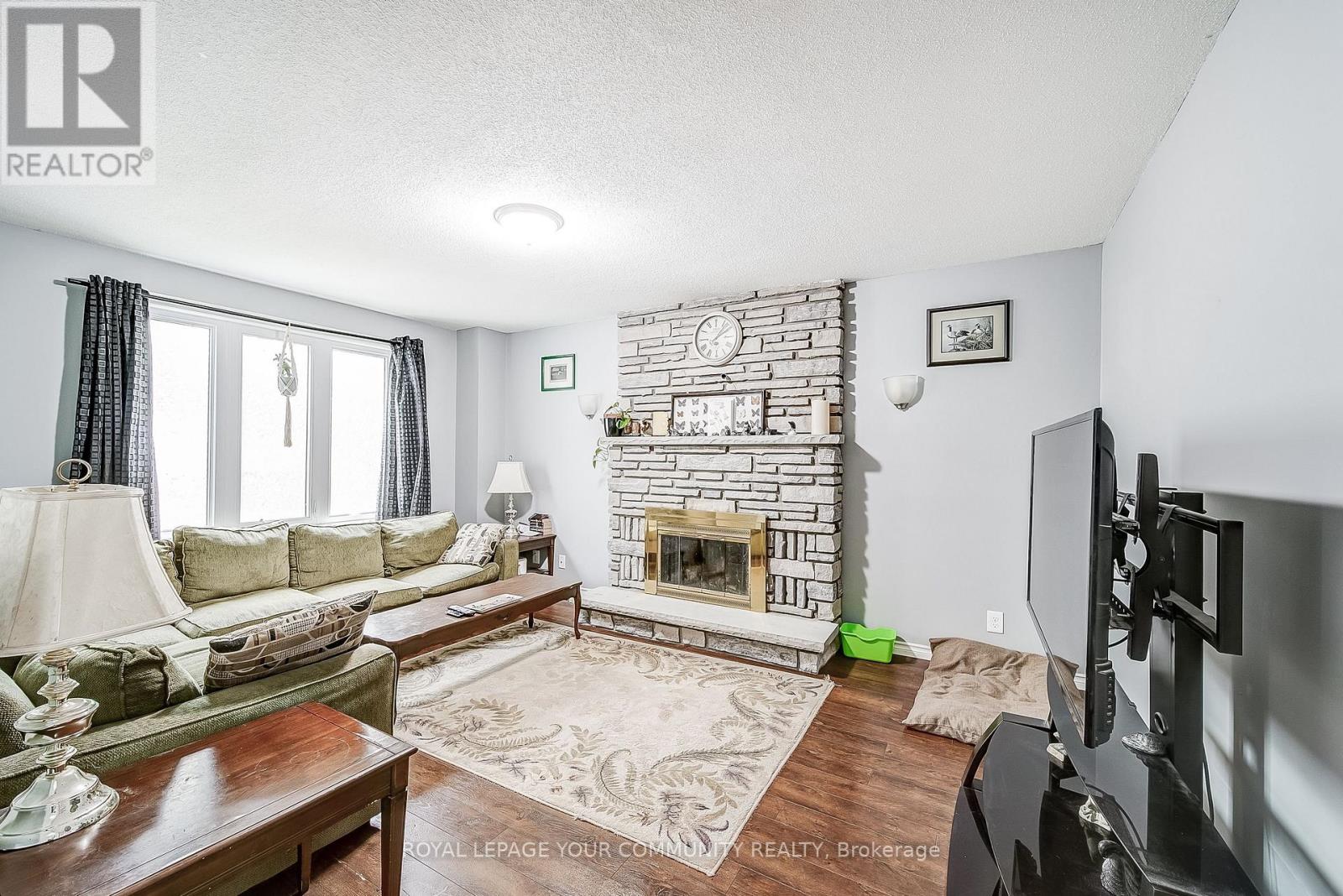 Photo 11 of 125 Biscayne Boulevard E, Georgina ON