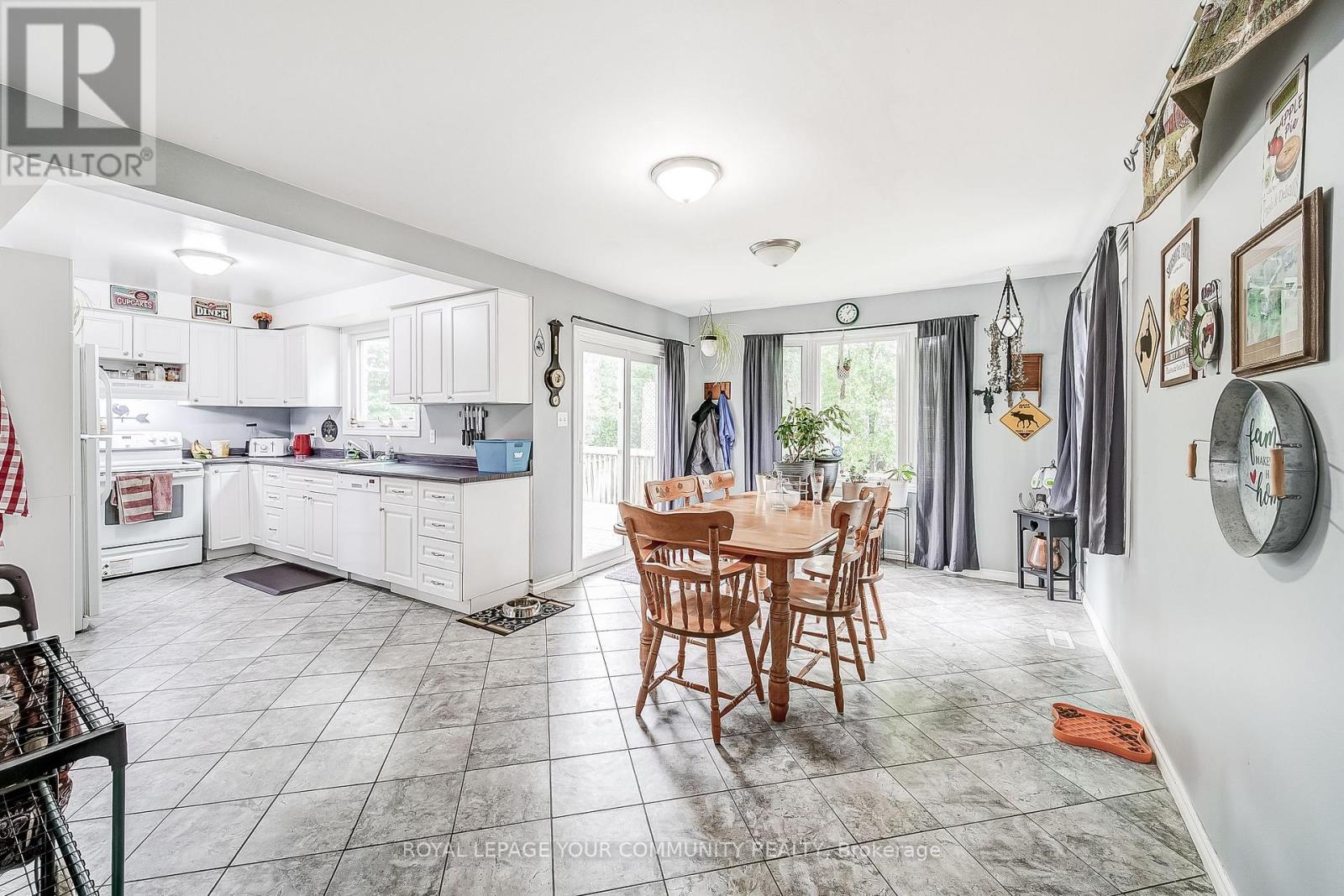 Photo 13 of 125 Biscayne Boulevard E, Georgina ON