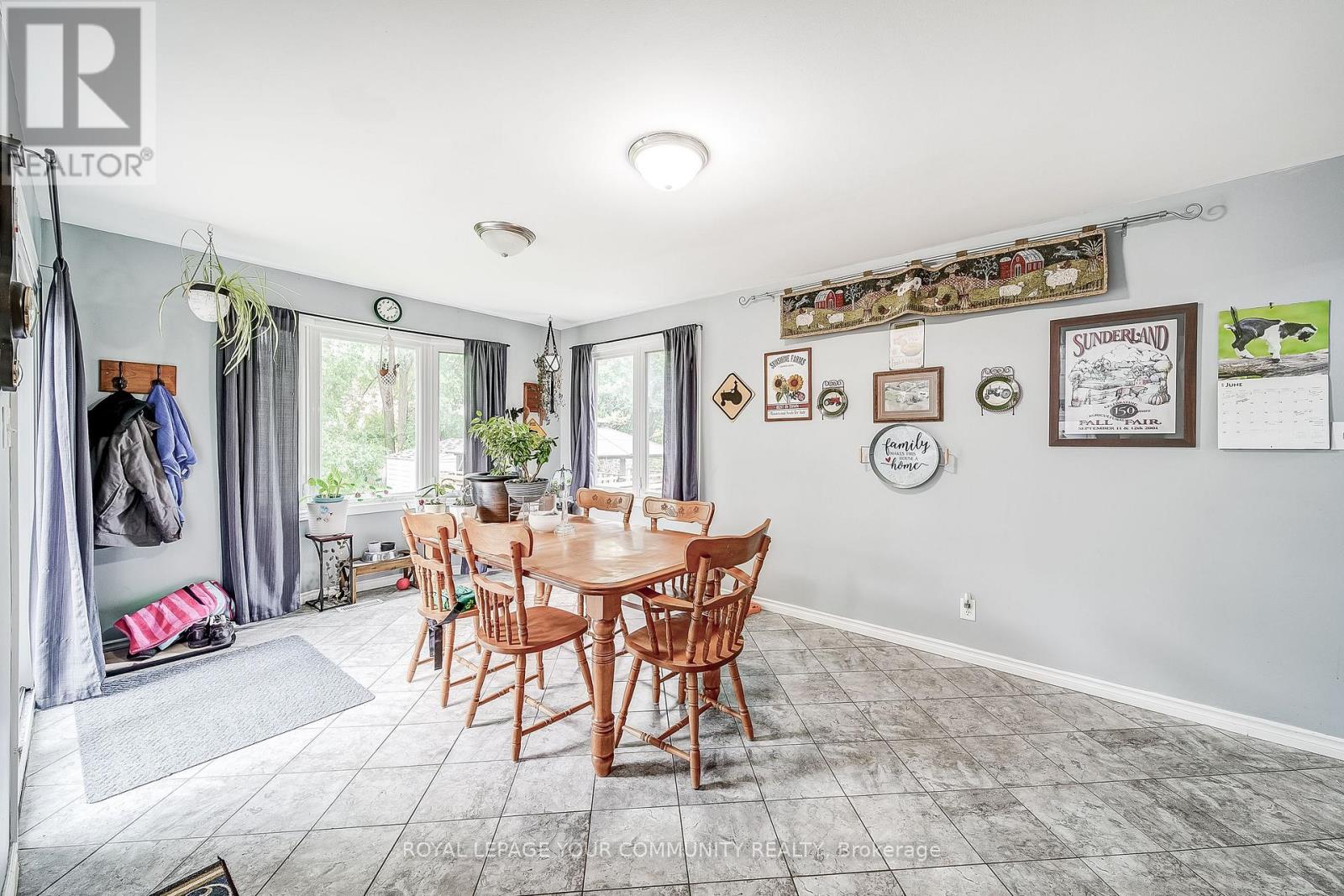 Photo 15 of 125 Biscayne Boulevard E, Georgina ON