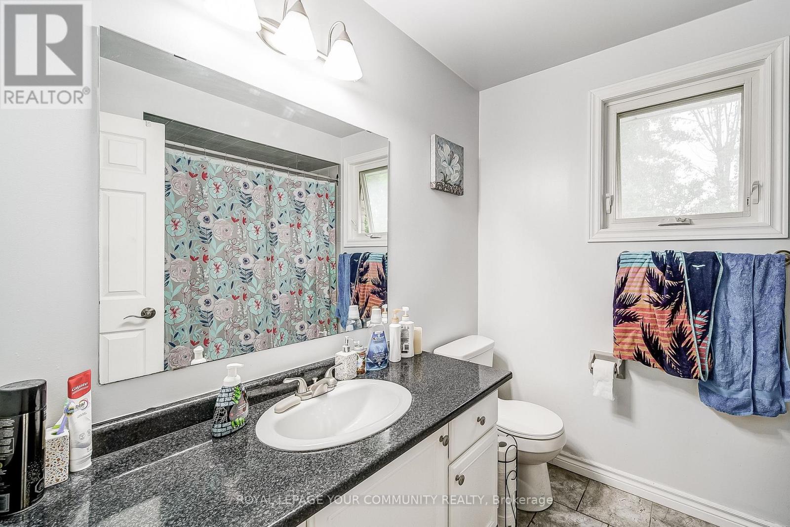 Photo 24 of 125 Biscayne Boulevard E, Georgina ON