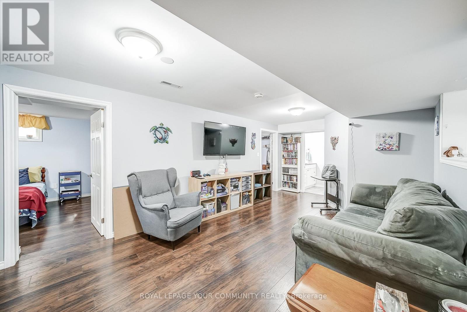 Photo 31 of 125 Biscayne Boulevard E, Georgina ON